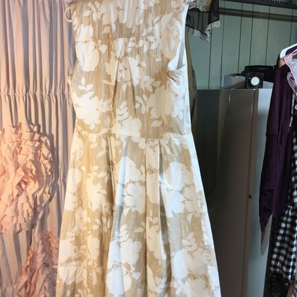 Women dresses - Picture 1 of 8